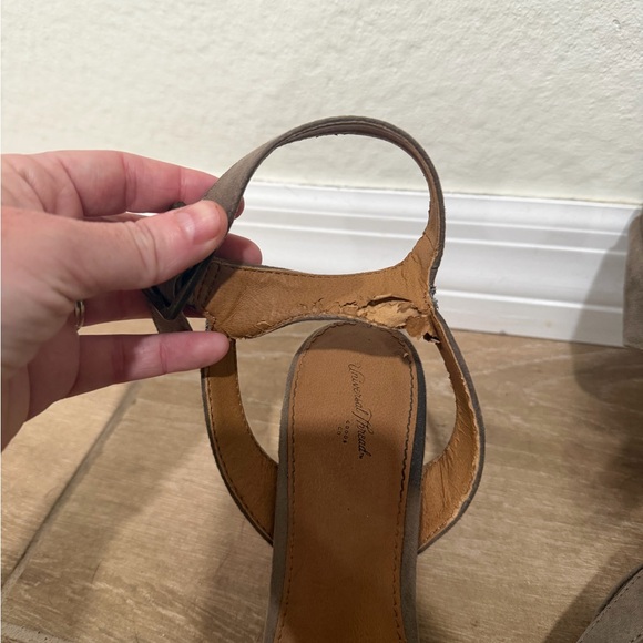 Universal Thread  Heels - Picture 5 of 6